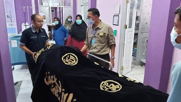 Bupati melayat Zamzainir  di rumah sakit