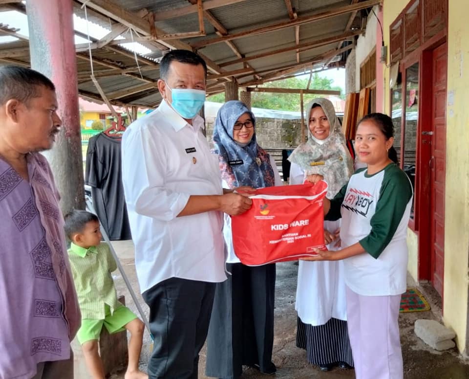 Tak Kenal Lelah, Bupati Rusma Yul Anwar Kunjungi dan Serahkan Bantuan, Buat Warga Yang Ditimpa Benca