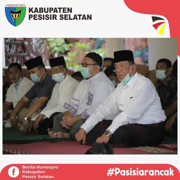 Bupati Pessel Rusma Yul Anwar Gelar Shalat Idul Fitri Bersama Keluarga di Rumah Dinas