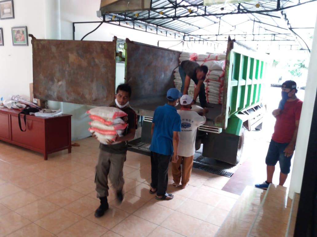 Bupati Salurkan Bantuan Incasi Raya, Untuk Garin (Marbot)  Masjid 
